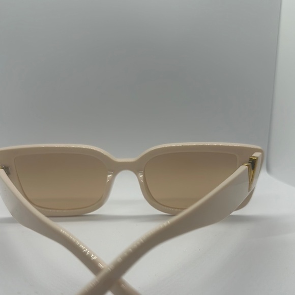 Chic Oversized Square Sunglasses - Creamy White Frame - UV Protection - New! main image 9
